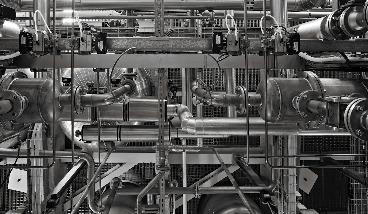 Industrial pipe network with valves